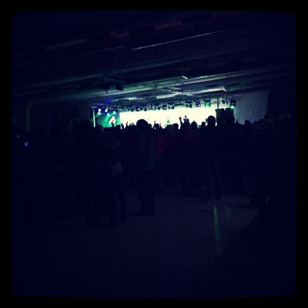 Sofa Surfers on stage