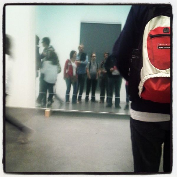 Wir in einem Bild von Gerhard Richter.